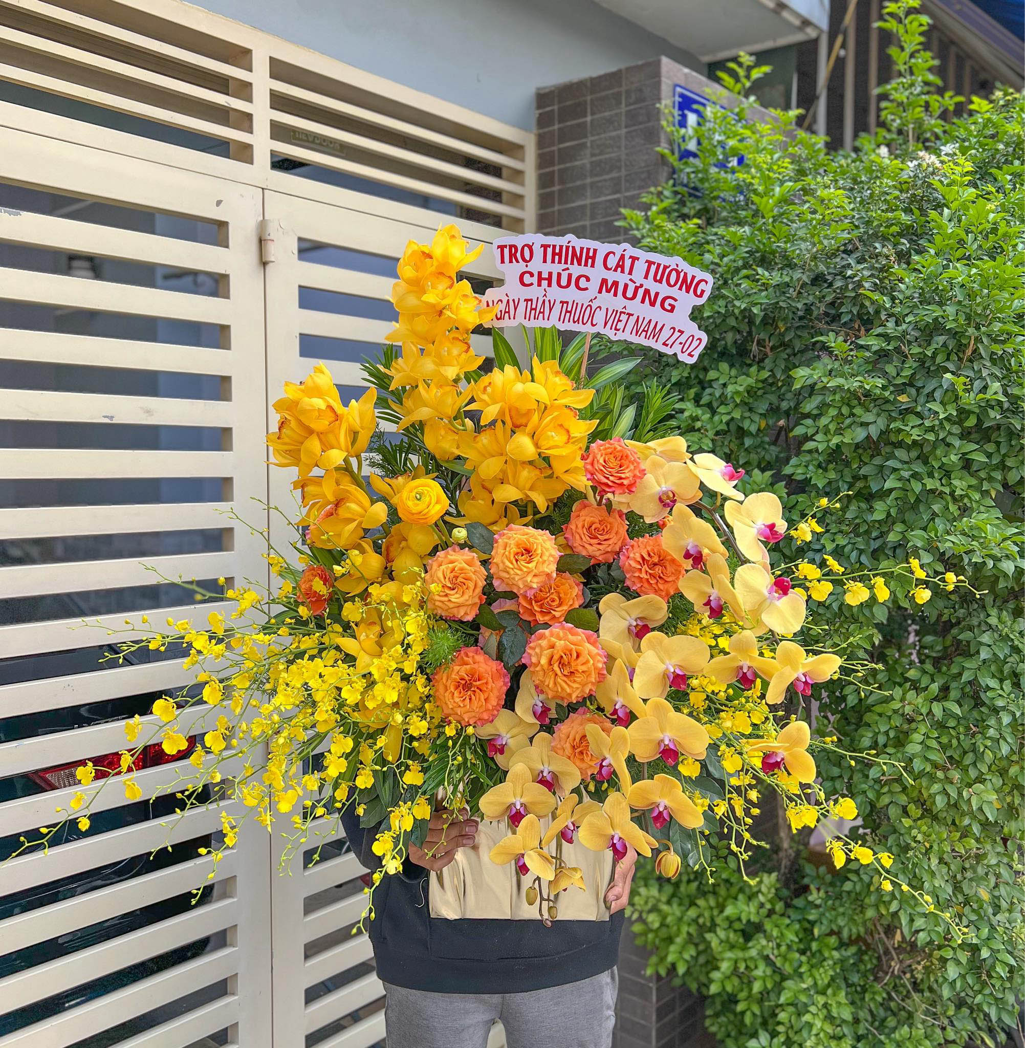 HỘP HOA MIX NHIỀU LOẠI LAN SANG TRỌNG PHÁ CÁCH - GH115