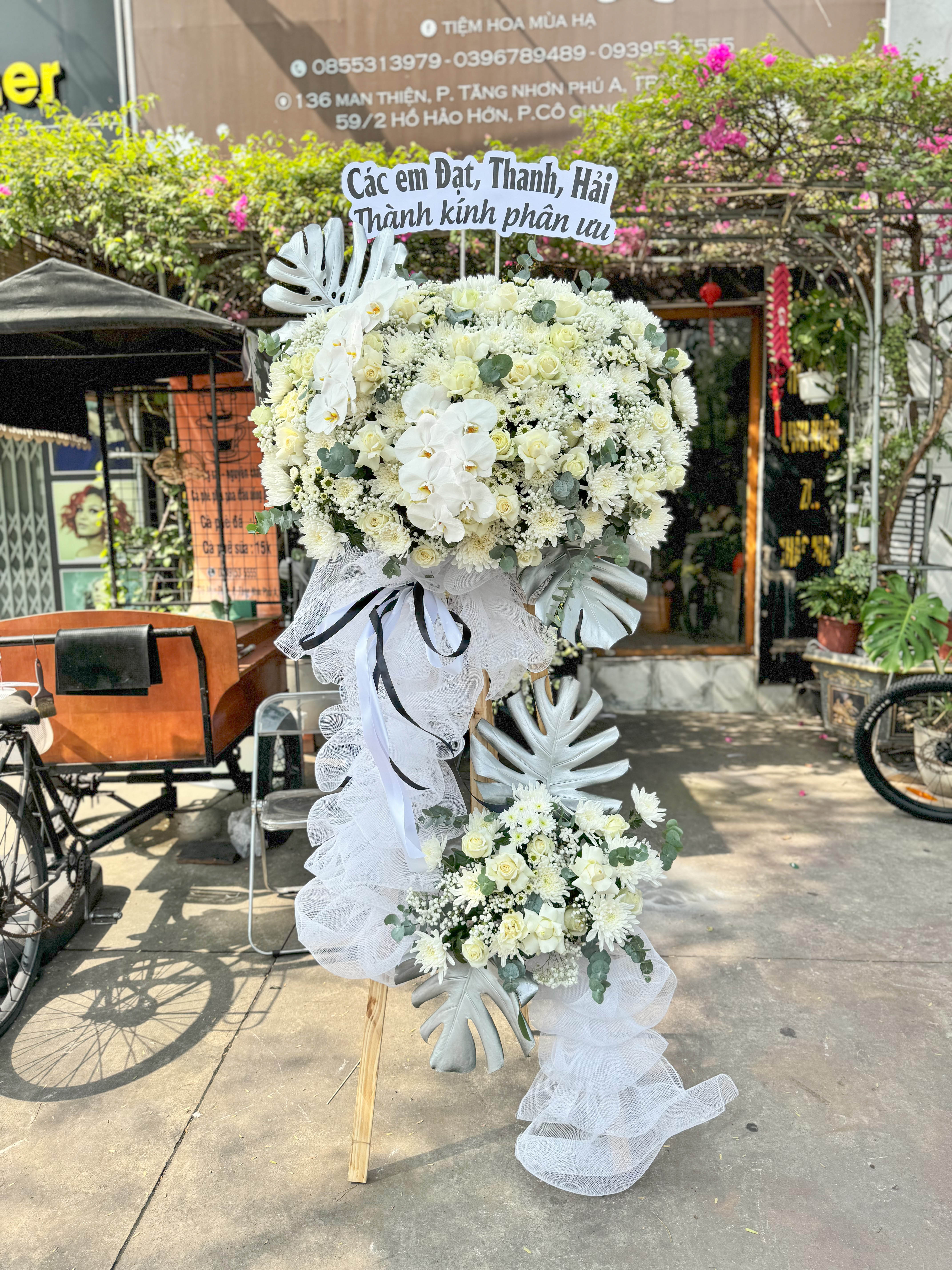 KỆ HOA CHIA BUỒN - HCB38