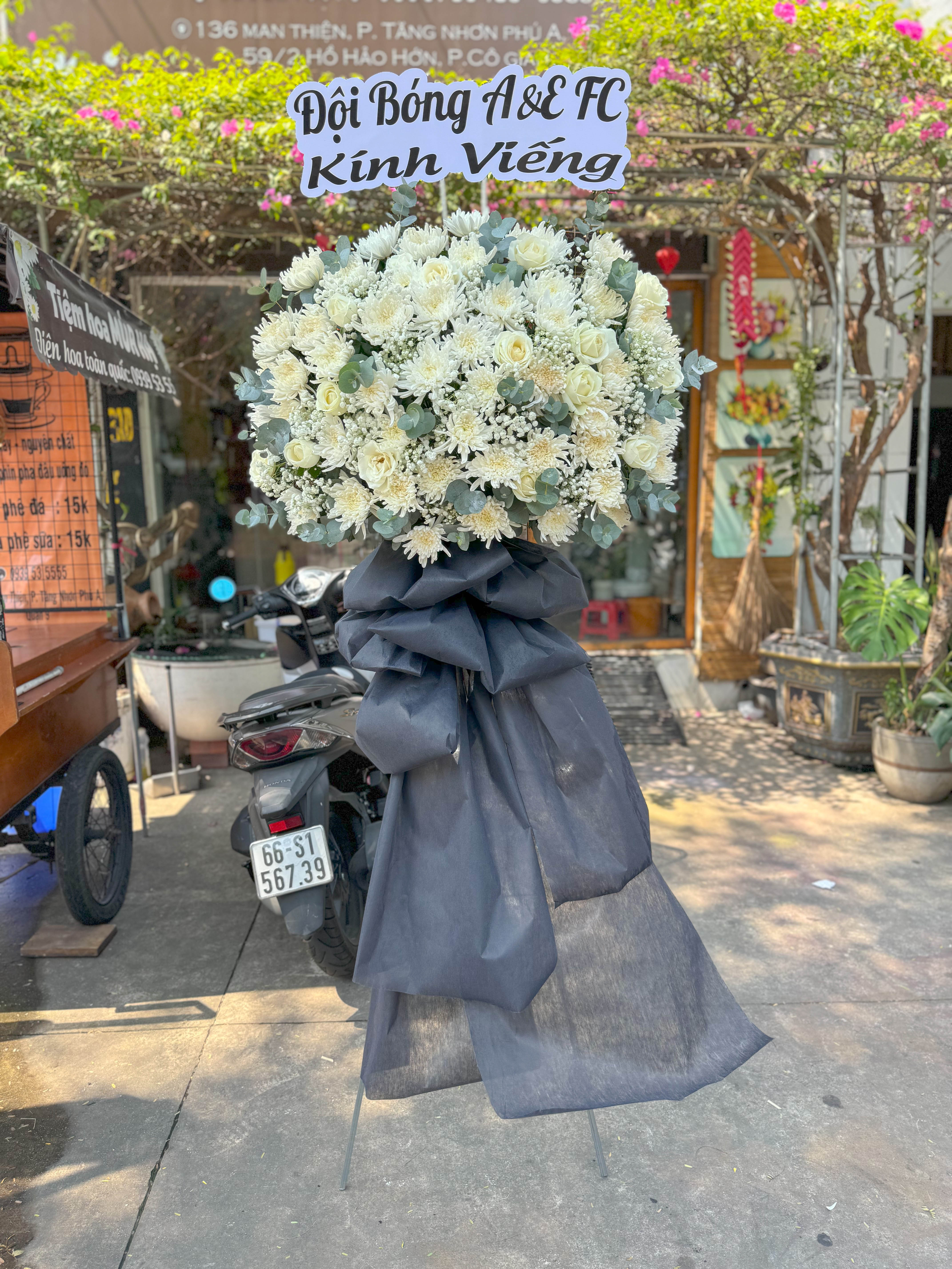 KỆ HOA CHIA BUỒN - HCB44