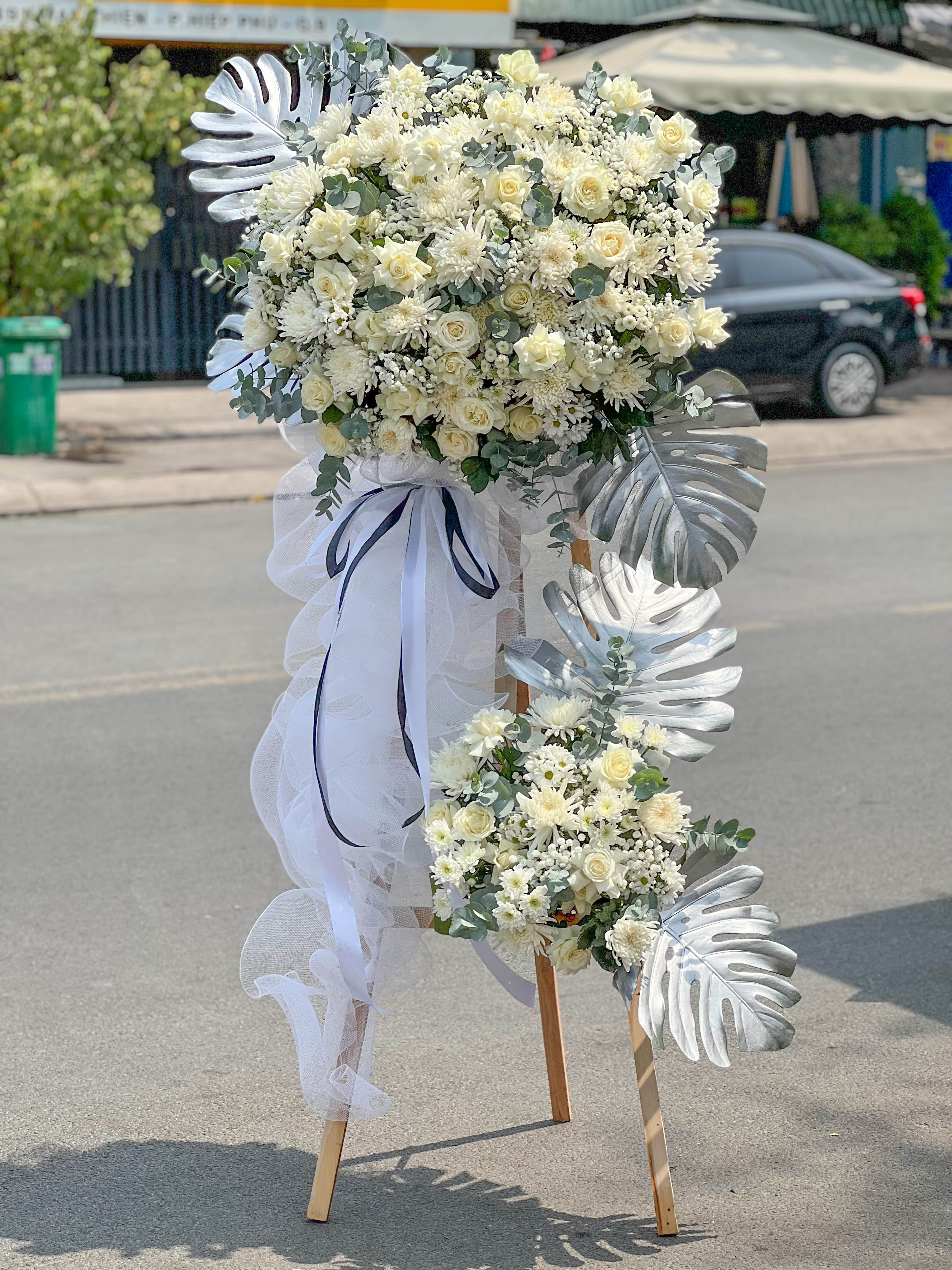 KỆ HOA CHIA BUỒN - HCB48